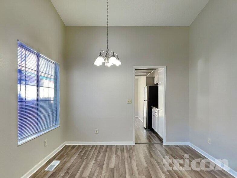 Building Photo - 2020 Burnside Dr