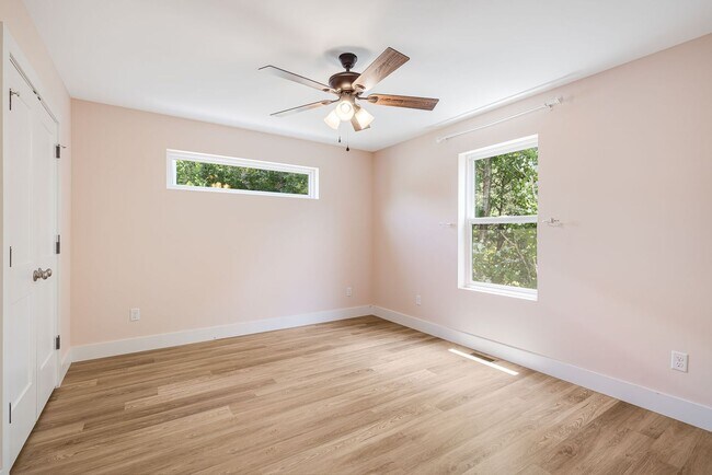 Building Photo - Elevated Eco-Friendly 2-Bedroom Home in Sw...