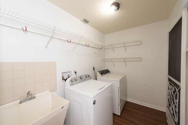 Building Photo - 1236 Buffing Cir SE