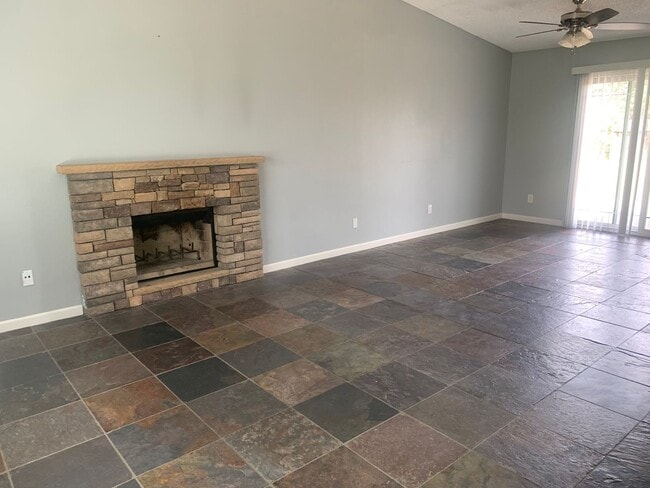 Building Photo - Just reduced to $2595 for immediate move in!