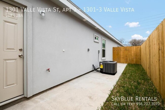 Building Photo - 1301 Valle Vista St