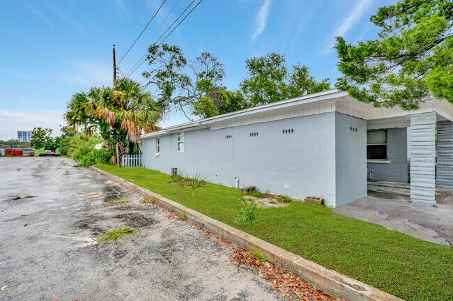 Building Photo - 1235 Grove St