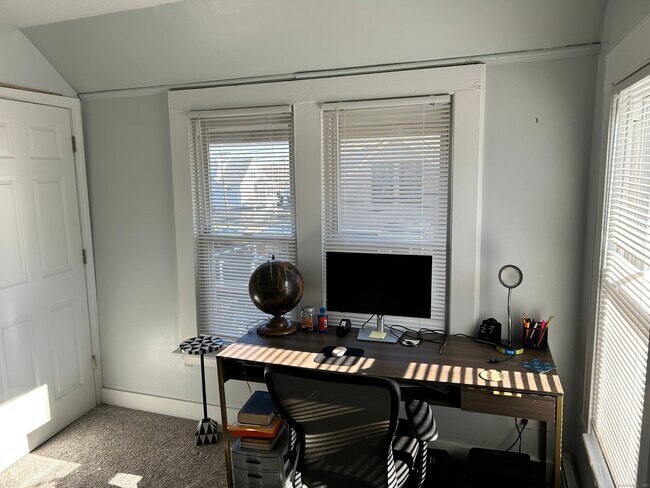 Building Photo - 103 Cove St