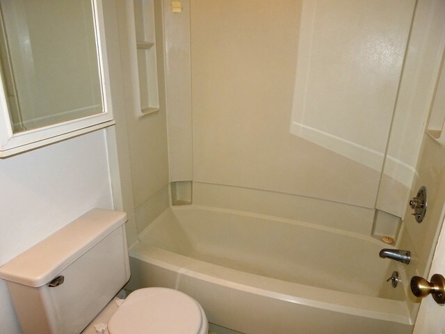 Building Photo - 527 Peyton St