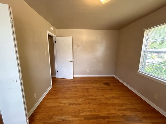 Building Photo - 1315 Jefferies, Killeen