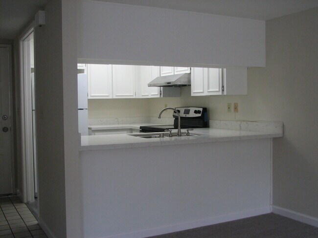 Building Photo - 617 Millich Dr