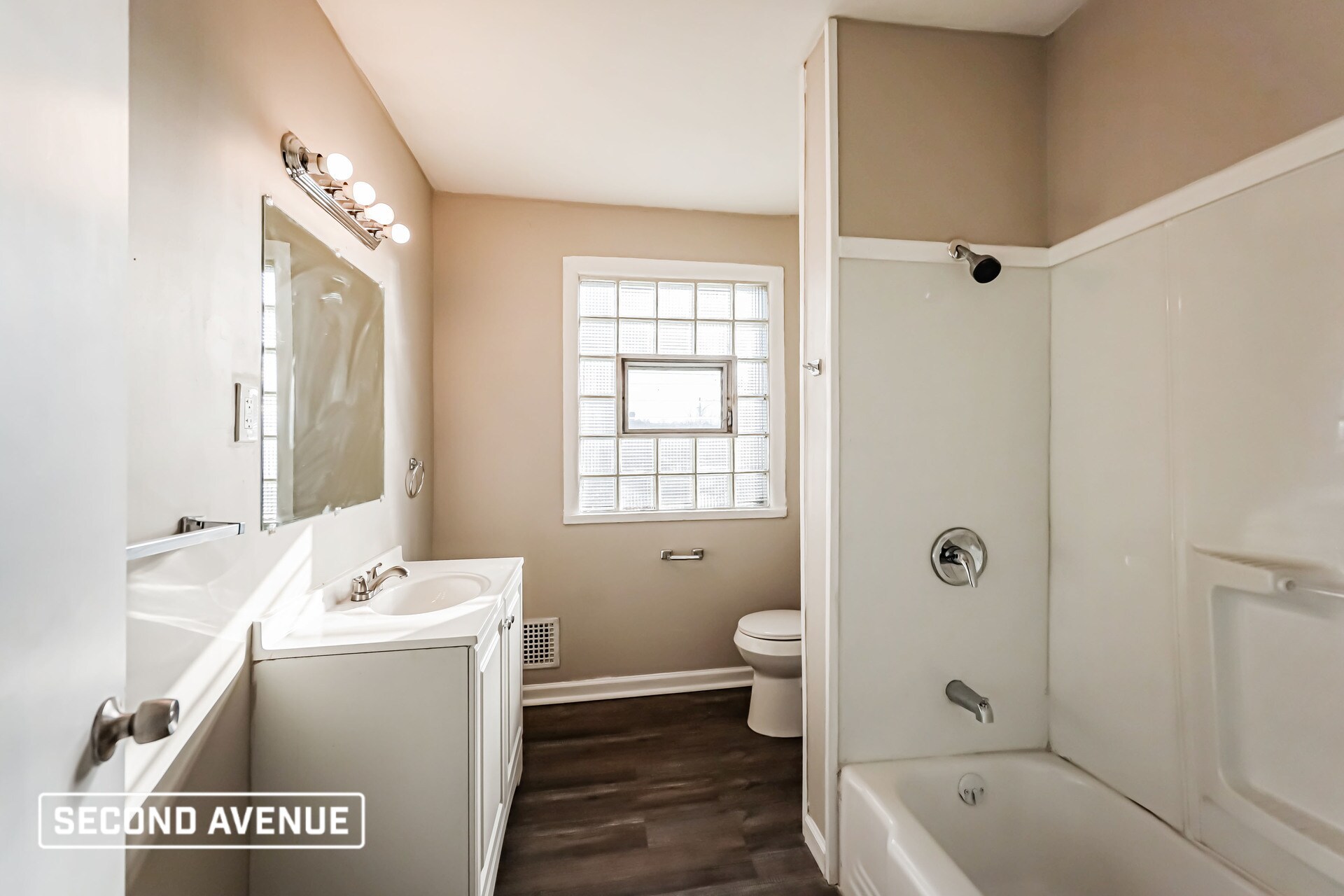 Building Photo - 719 2nd St