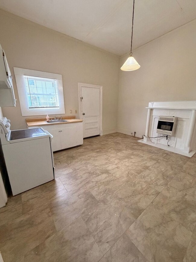 Building Photo - 1300 N Broad St