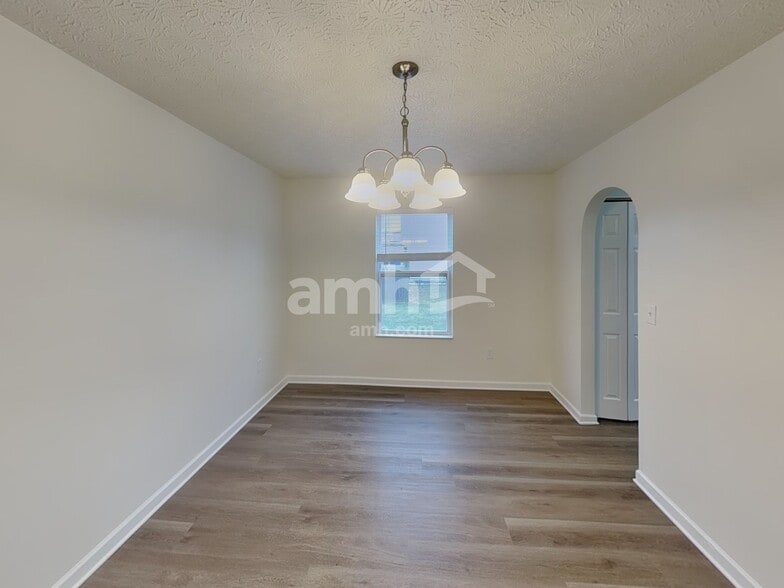 Building Photo - 201 Victorian Dr