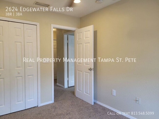 Building Photo - 2624 Edgewater Falls Dr