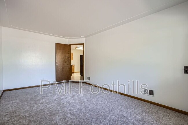 Building Photo - 275 Garnet St