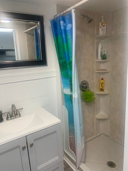 Building Photo - 360 Tuxedo Ave