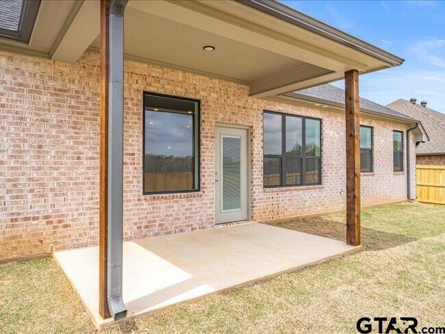 Building Photo - 19139 Seneca Dr