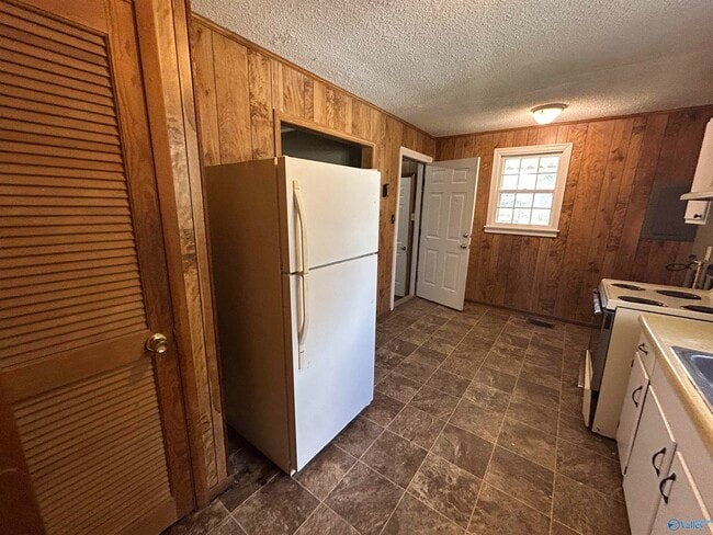 Building Photo - 803 Fairway Dr NW