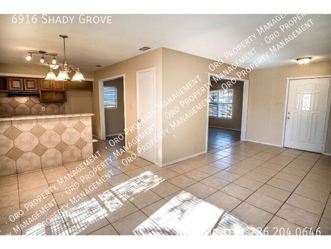 Building Photo - Nice and Convenient Home