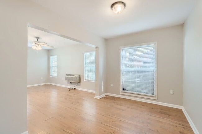 Building Photo - 224 E Boyd St