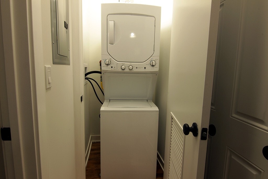 Building Photo - 2224 W Eastwood Ave