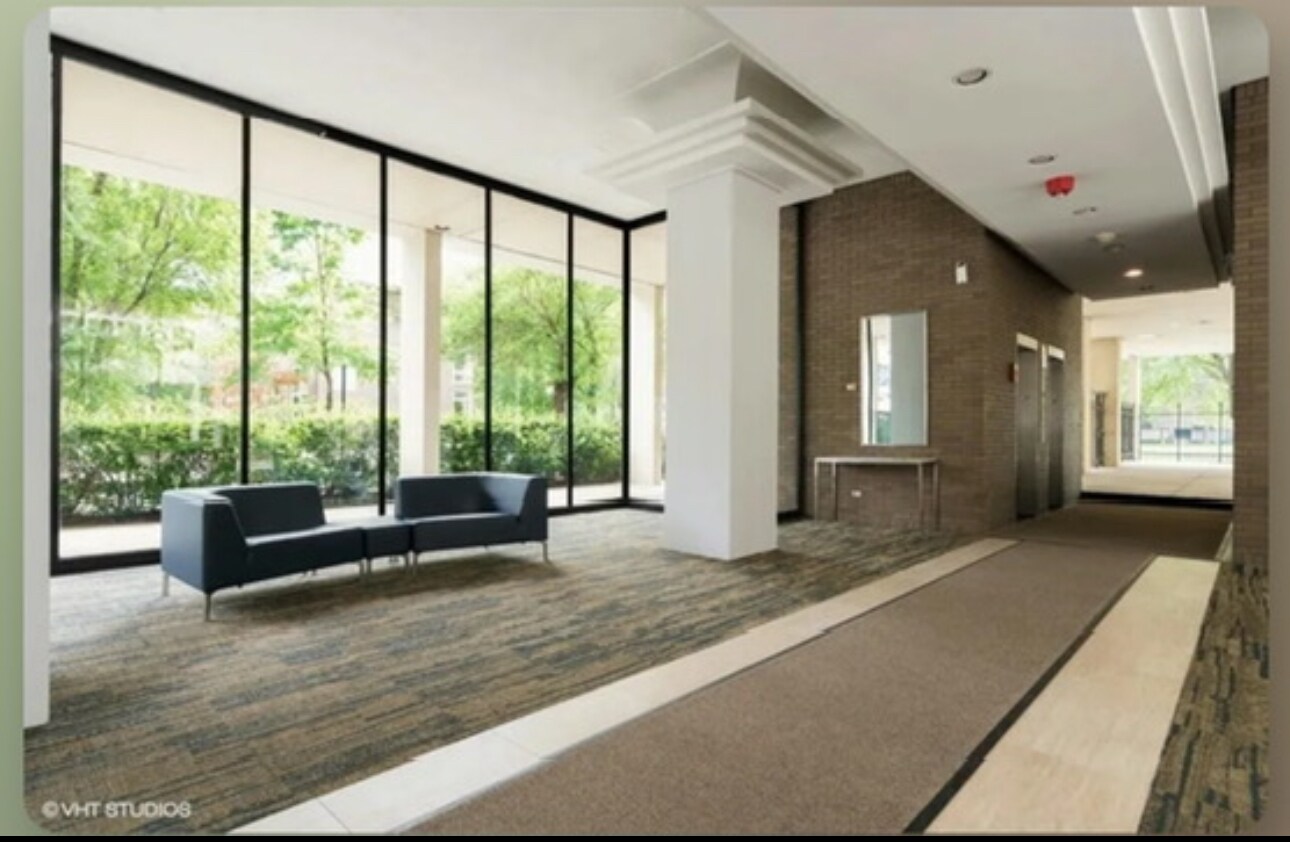 Building Photo - 1400 E 55th Pl