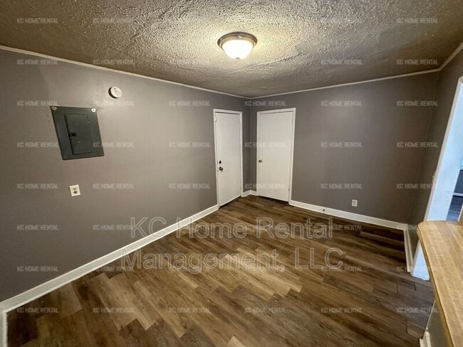 Building Photo - 8601 E 110th St