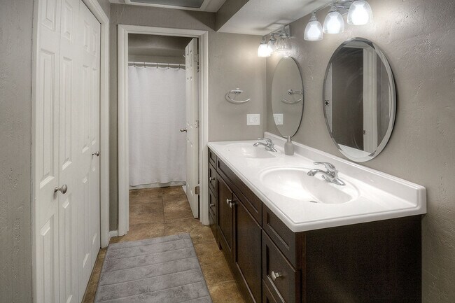 Building Photo - PRE-LEASE AUGUST 2026 - Beautiful Modern Living near Campus