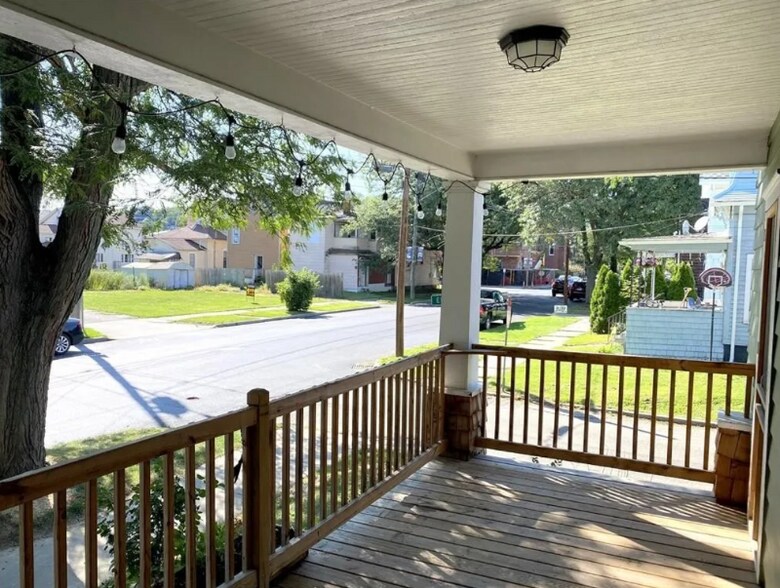 Building Photo - 58 Elm St