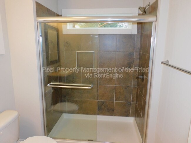 Building Photo - 934 Albert St SW