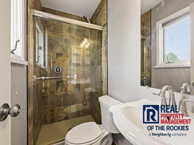Building Photo - Beautiful 4-Bed, 3-Bath Fort Collins Home-...