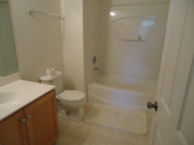 Building Photo - 5824 NW Zenith Dr