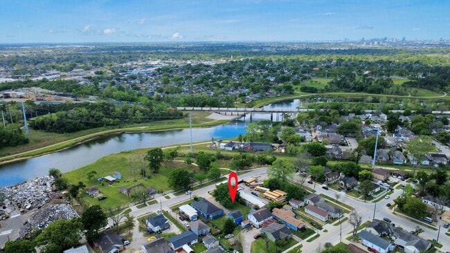 Building Photo - 7919 Brays St