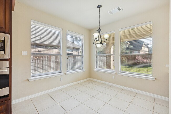 Building Photo - 11 Vershire Cir