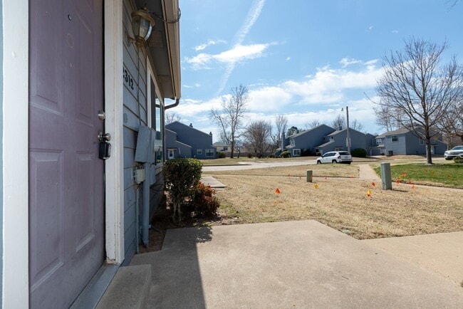 Building Photo - Beautiful  3 Bedroom, 2.5 Bath Condo in Canterbury!