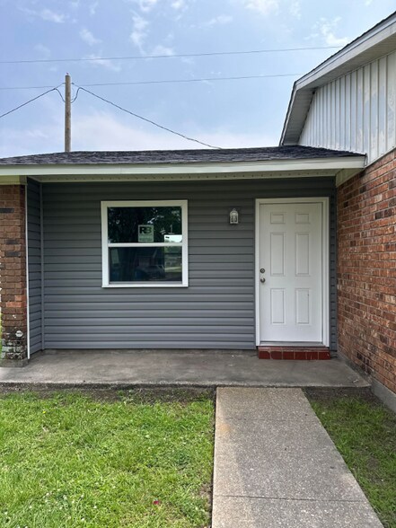 Primary Photo - 219 Leon St