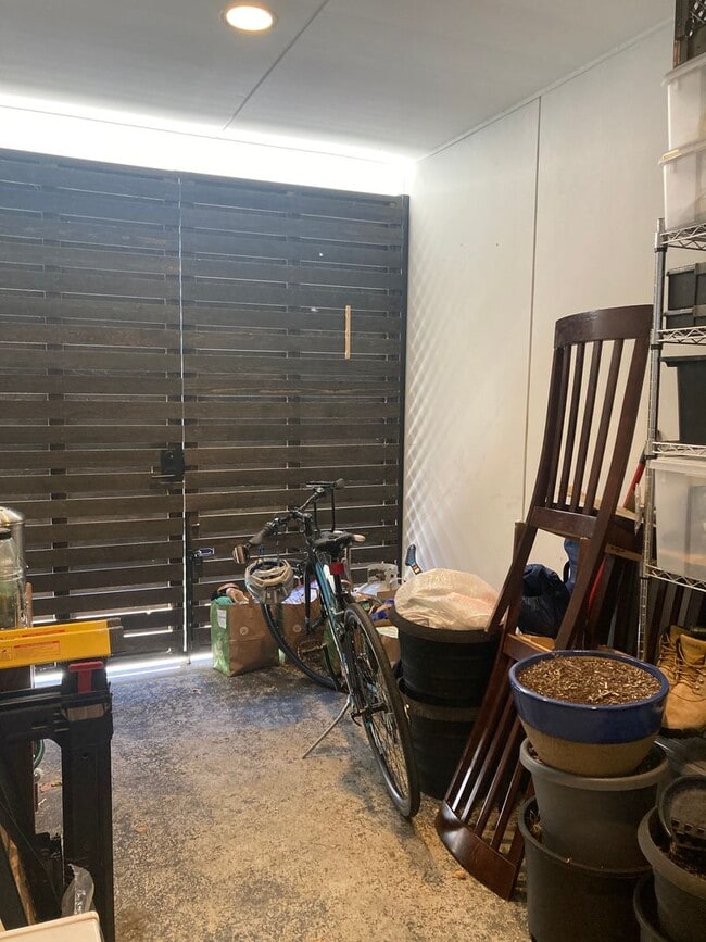 Building Photo - Ballard Townhome