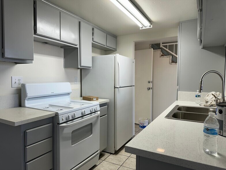 Building Photo - 1828 E Avenue J9