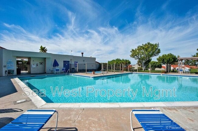 Building Photo - 914 Caminito Madrigal