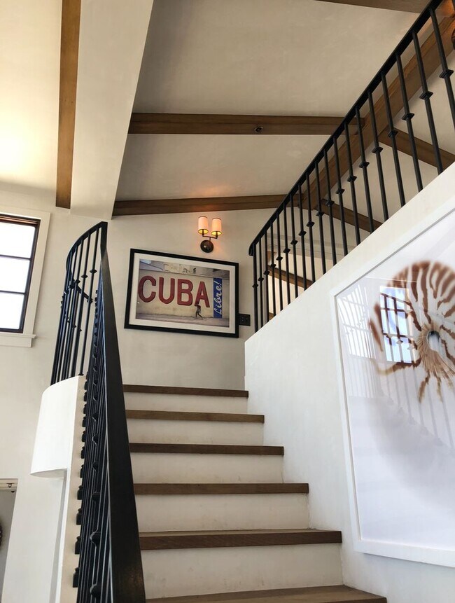 Building Photo - Architectural Beachfront Retreat on Las Fl...