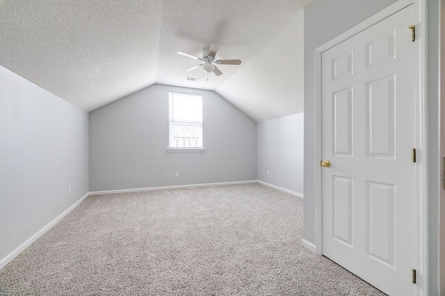 Building Photo - Spacious & Beautifully Maintained 5BR/3BA ...