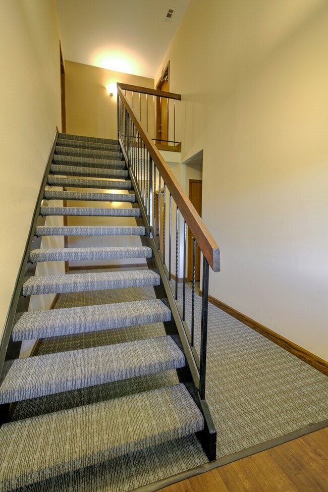 Building Photo - 741 Acorn Ct