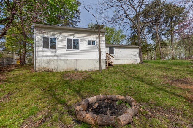 Building Photo - 2 Bed, 2 Full Bath Single Family Home in H...