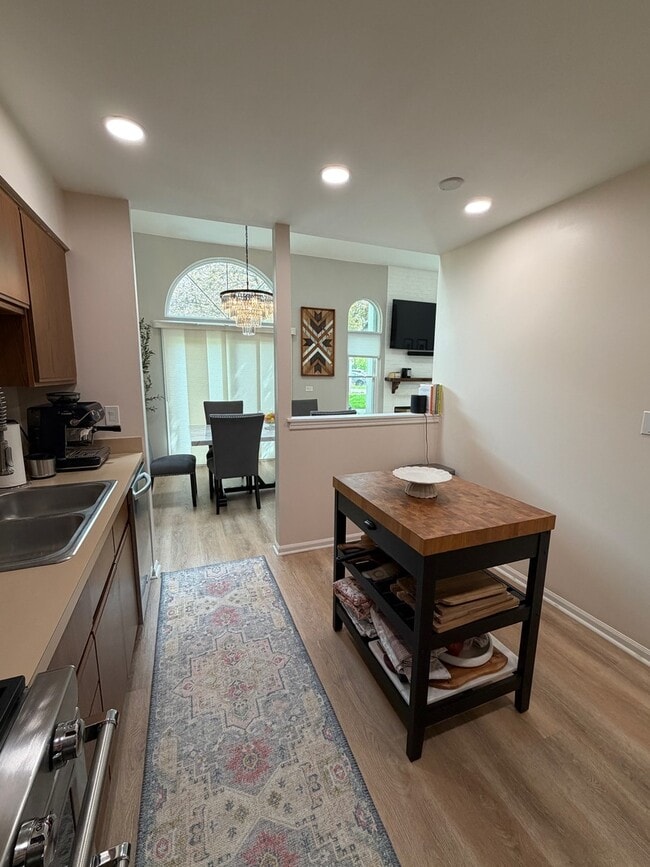 Building Photo - 1353 Ridgefield Cir