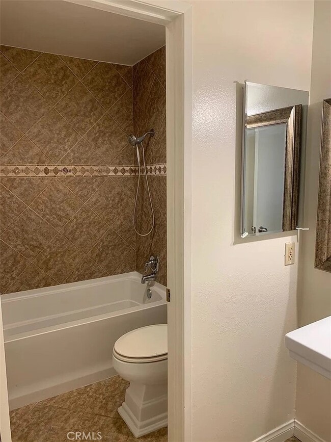 Building Photo - 543 Springbrook N