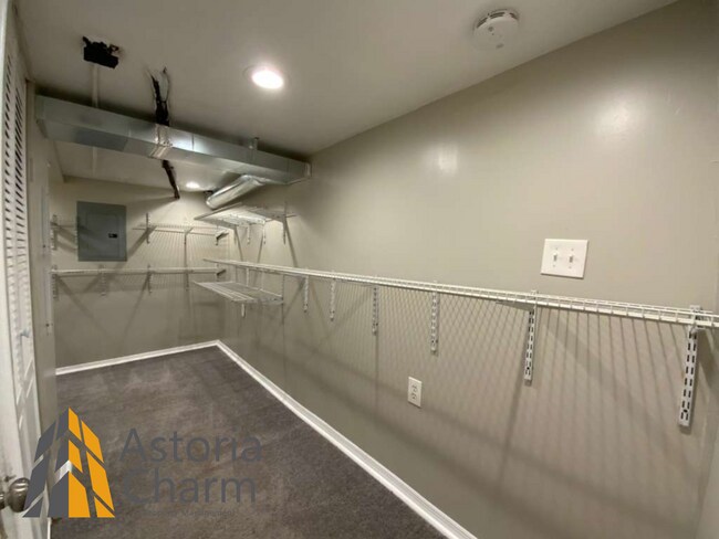 Building Photo - 3 Bed with Finished Basement, Skylight Bath, and Private Yard