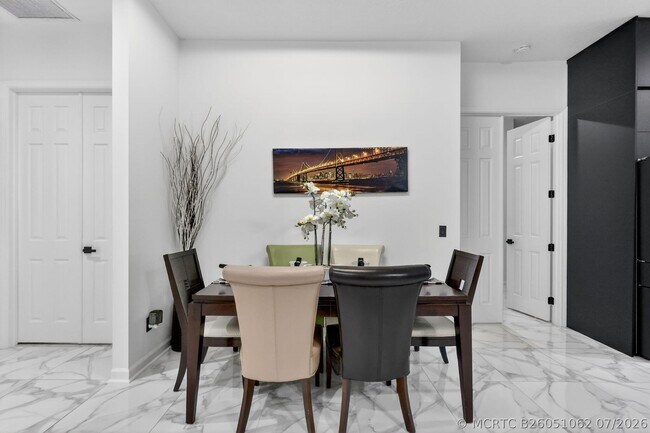 Building Photo - 416 SW Horseshoe Bay