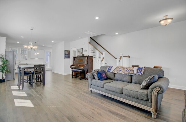 Building Photo - 360 Great Lawn Dr