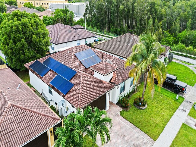 Building Photo - 14815 SW 28 Ln