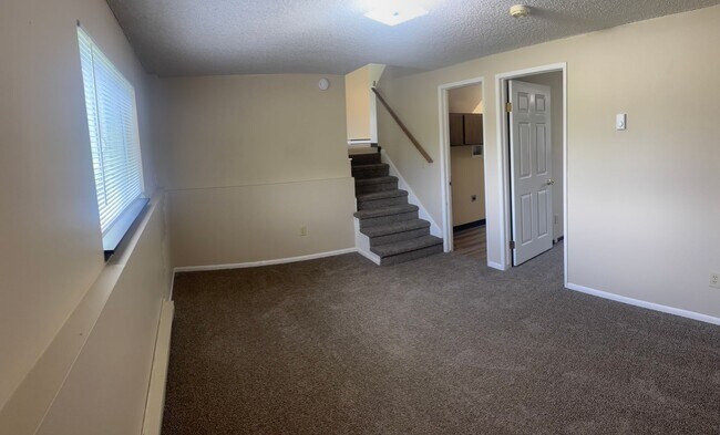 Building Photo - 1057