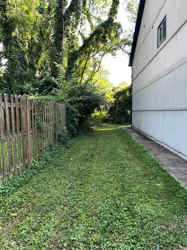 Building Photo - 945 Fox Hill Dr