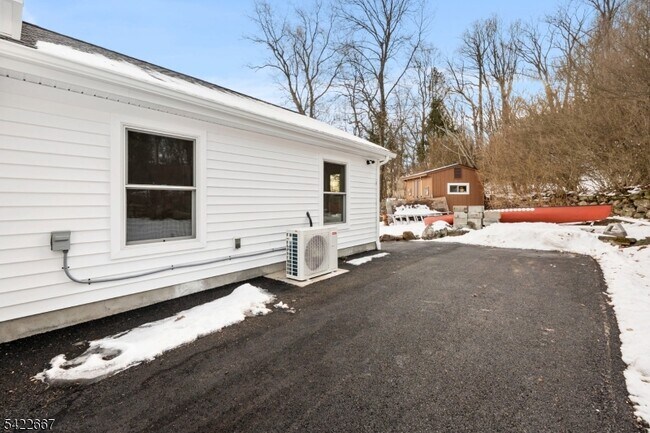 Building Photo - 7 Mountain Rd