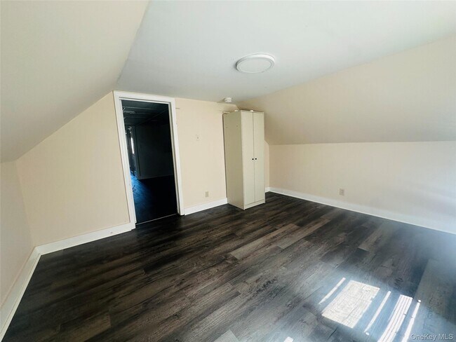 Building Photo - 18 Taylor Ave