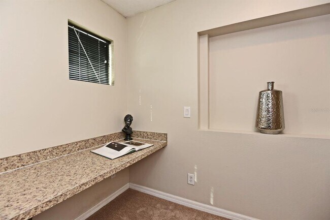 Building Photo - 807 Featherstone Ln